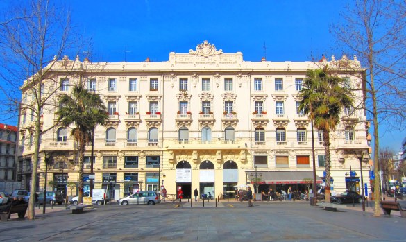 Grand Hotel Antibes at place de Gaulle that previously housed the Office de Tourisme (image: Wikimedia)